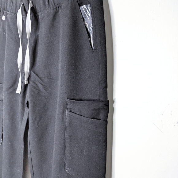 FIGS Tema Performance Wide Leg Cargo Scrubs Pants - Picture 6 of 12